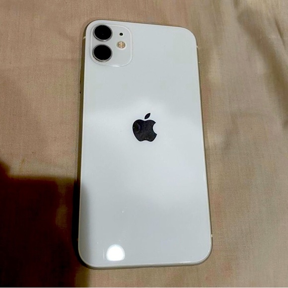 iPhone 11 White Unlocked Carrier Price 250$ - 300$